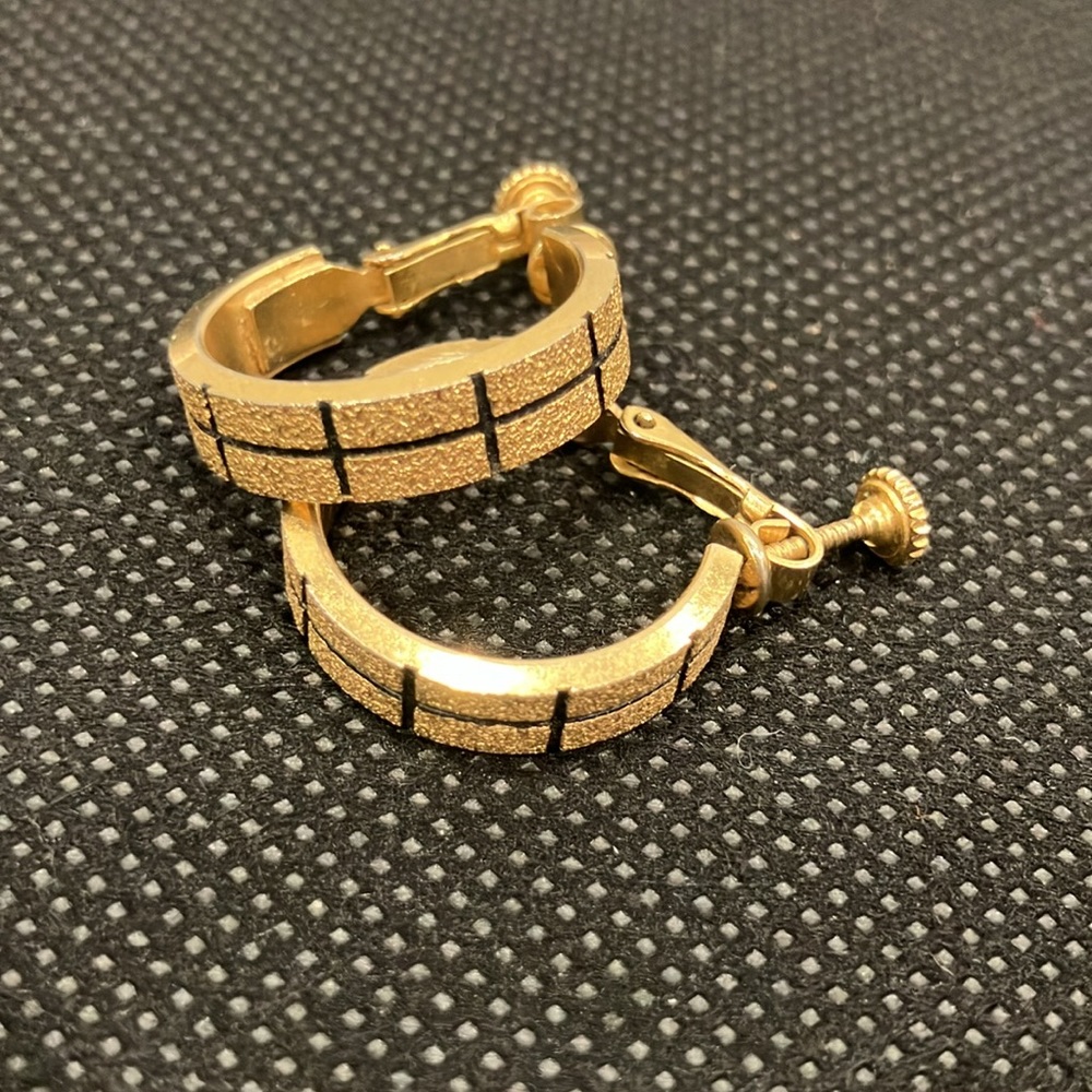Napier, gold hoop, clip earrings, vintage. Beautiful design see pictures